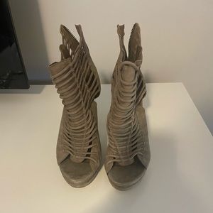 Mia Limited Edition High Heeled Shoes - Size 8